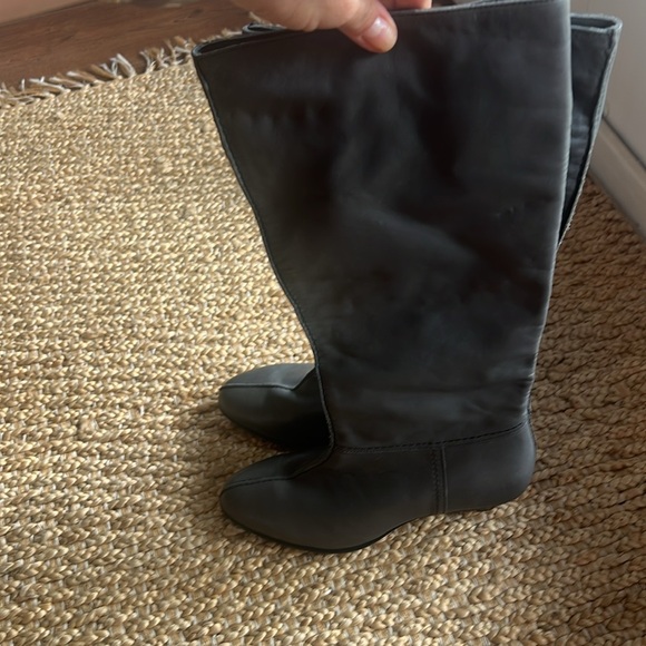 You by Crocs New 6.5 Gray Leather Made in Italy Kitten Heel Knee High Boots - Picture 9 of 15